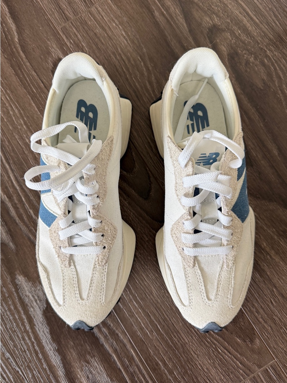 New Balance 327 Sneakers | Women’s Size 9